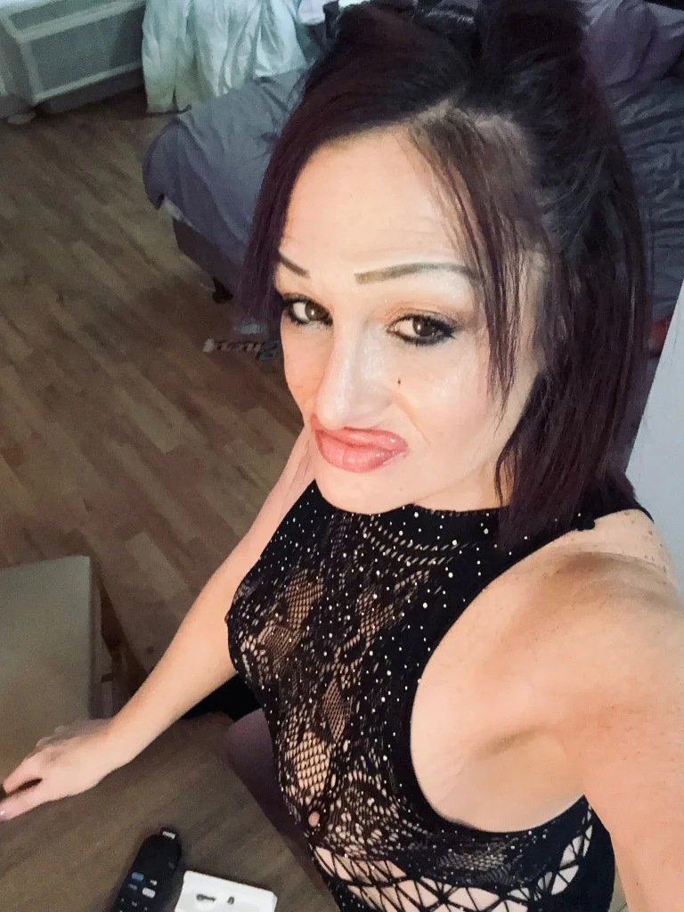 Feeling frisky my number is different only because I have to... in Phoenix – Women Seeking Men photo 2