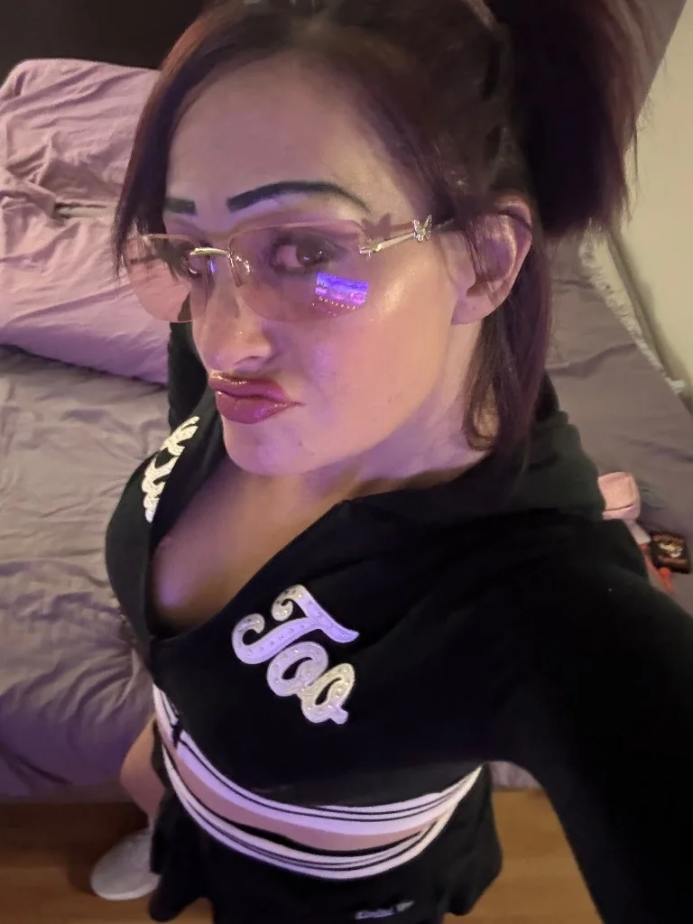 Feeling frisky my number is different only because I have to... in Phoenix – Women Seeking Men photo 3