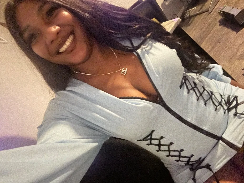 6 2 3 3 2 0 6 4 4 1 HAPPY FRIDAY THICKY AVAILABLE NOW 8 0 QV