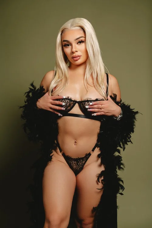 Kenzie Bree in Phoenix – Women Seeking Men photo 3
