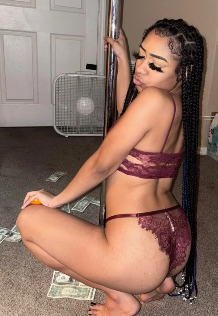 Cinnamon Petite Body Heavy Impact Pretty Face Bold Energy in Phoenix – Women Seeking Men photo 3