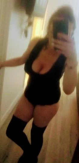 fun-sized Italian milf ready to help u have some naughty fun in Phoenix – Women Seeking Men photo 3