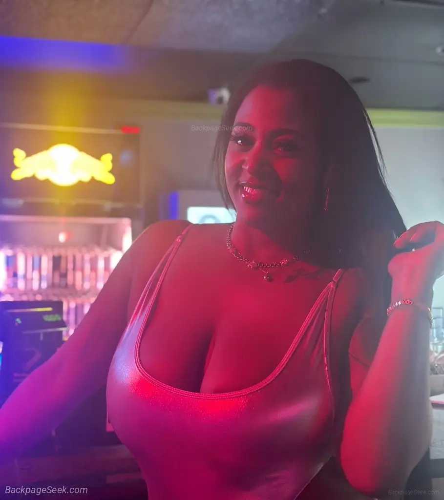 Laura Hot girl visiting the city