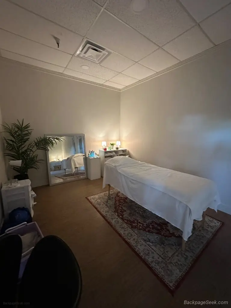 Massage Therapy in Phoenix – Women Seeking Men photo 3