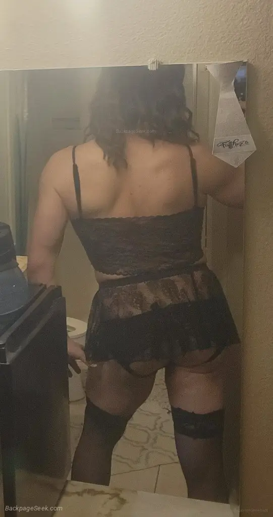 Who me i'm available right now can travel or host in Phoenix – Women Seeking Men photo 6
