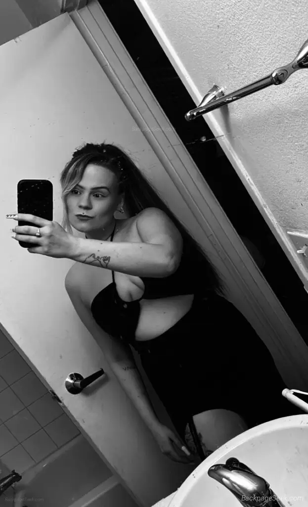 5'5 curvy whitegirl with long hair a cute face and TIGHTT WE... in Phoenix – Women Seeking Men photo 5