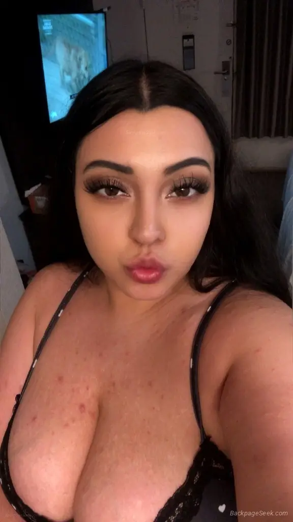 Sweet sexy exotic babe