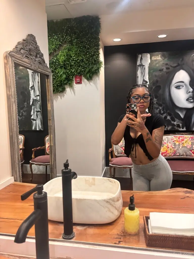 Sweet Enough to Tempt You Naughty Enough to Keep You Interes... in Phoenix – Women Seeking Men photo 2