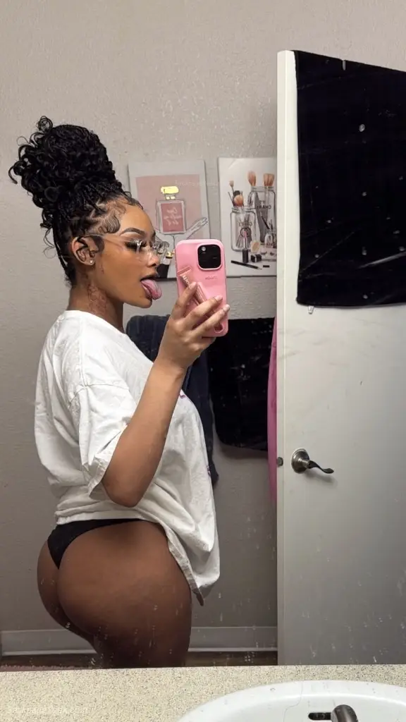 new to town sexy busty lightskin available now in Phoenix – Women Seeking Men photo 6