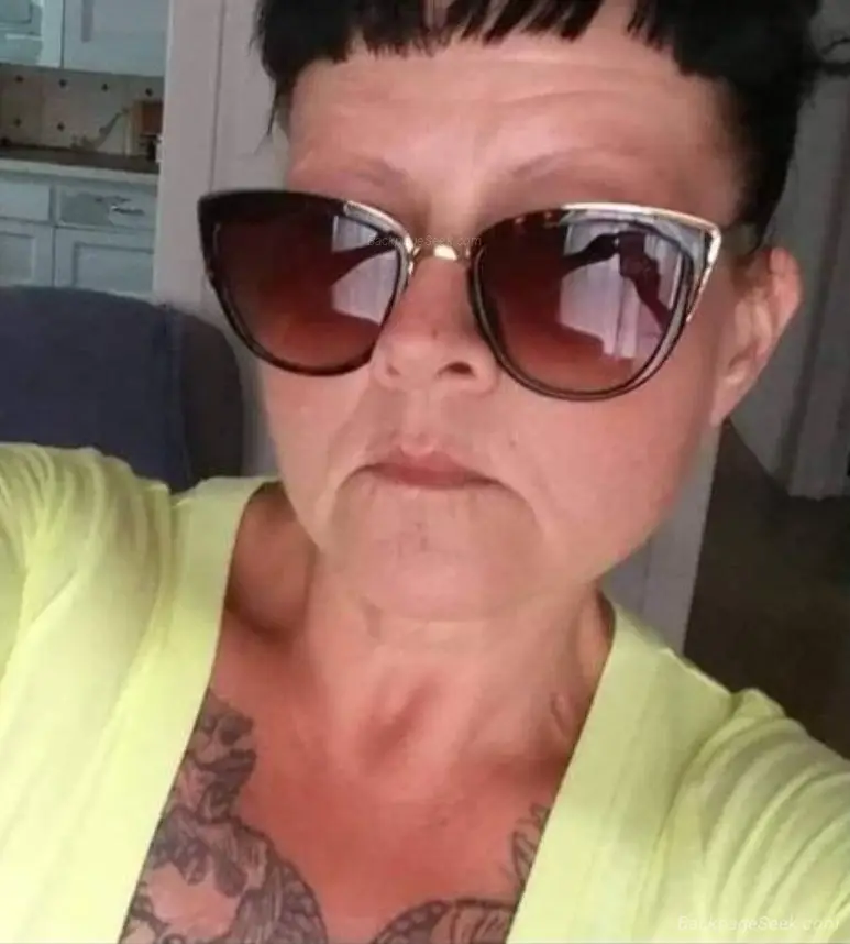 SEXY MATURE MILF IS READY TO PLAY