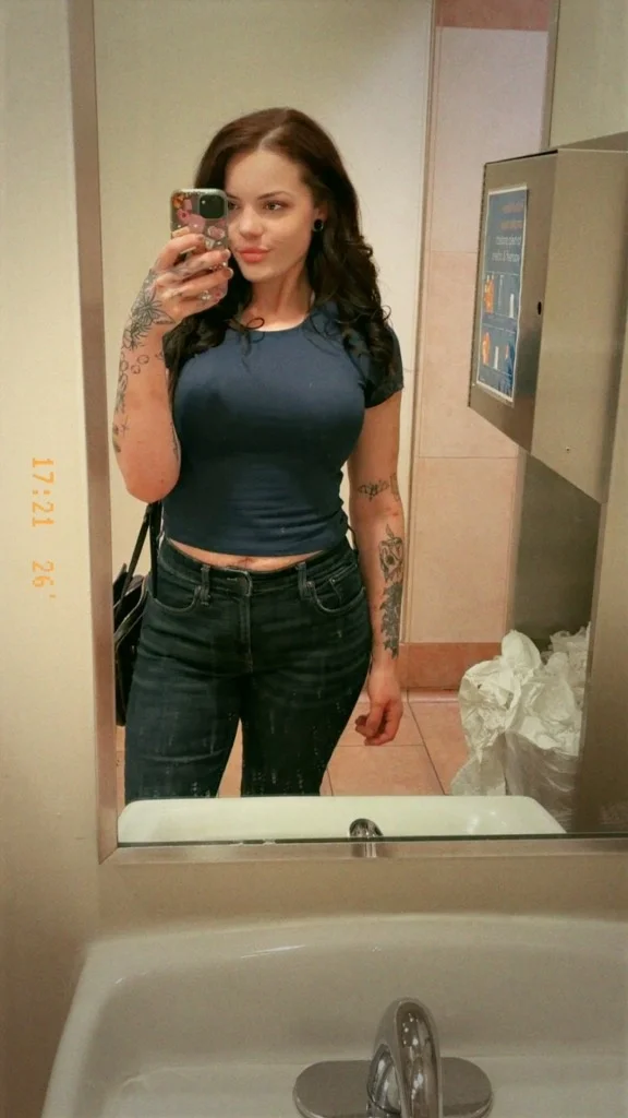 I M AVAILABLE FOR MEETUPS BOO FACETIME AVAILABLE I ALSO SELL MY NUDE