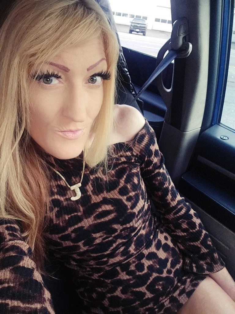 Hey handsome Ive got a lot up my sleeve for you today I woul... in Portland – Women Seeking Men photo 2