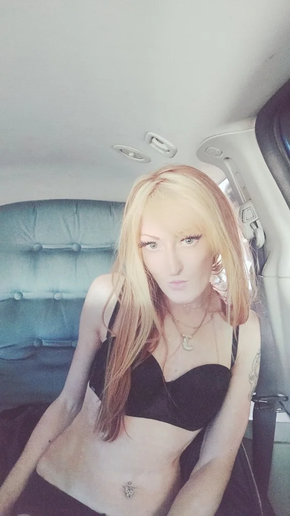 Hey handsome Ive got a lot up my sleeve for you today I woul... in Portland – Women Seeking Men photo 3