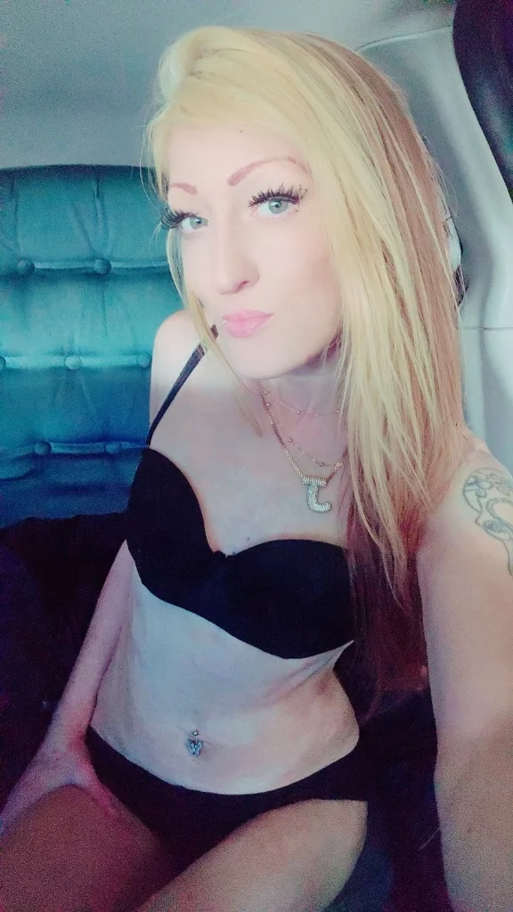 Hey handsome Ive got a lot up my sleeve for you today I woul... in Portland – Women Seeking Men photo 4