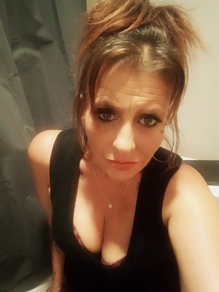 VERY SEXY, EXPERIENCED, DISCREET ORAL EXPERT WANTS 2.PLAY TONIGHT!! FIRST