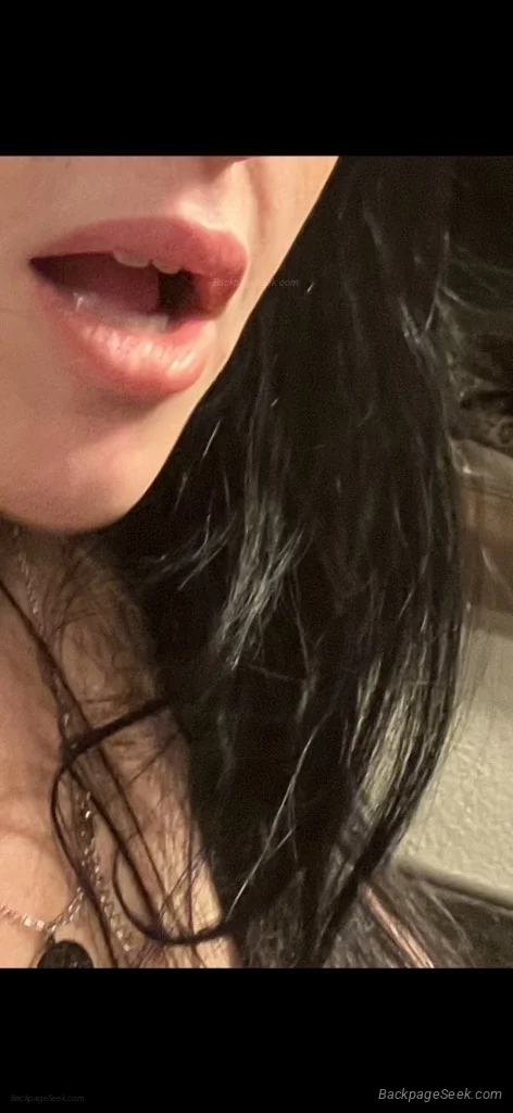sultry sweetheart seeks secret friends in Portland – Women Seeking Men photo 2