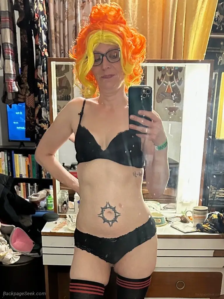 FUN NERDY MILF in Portland – Women Seeking Men