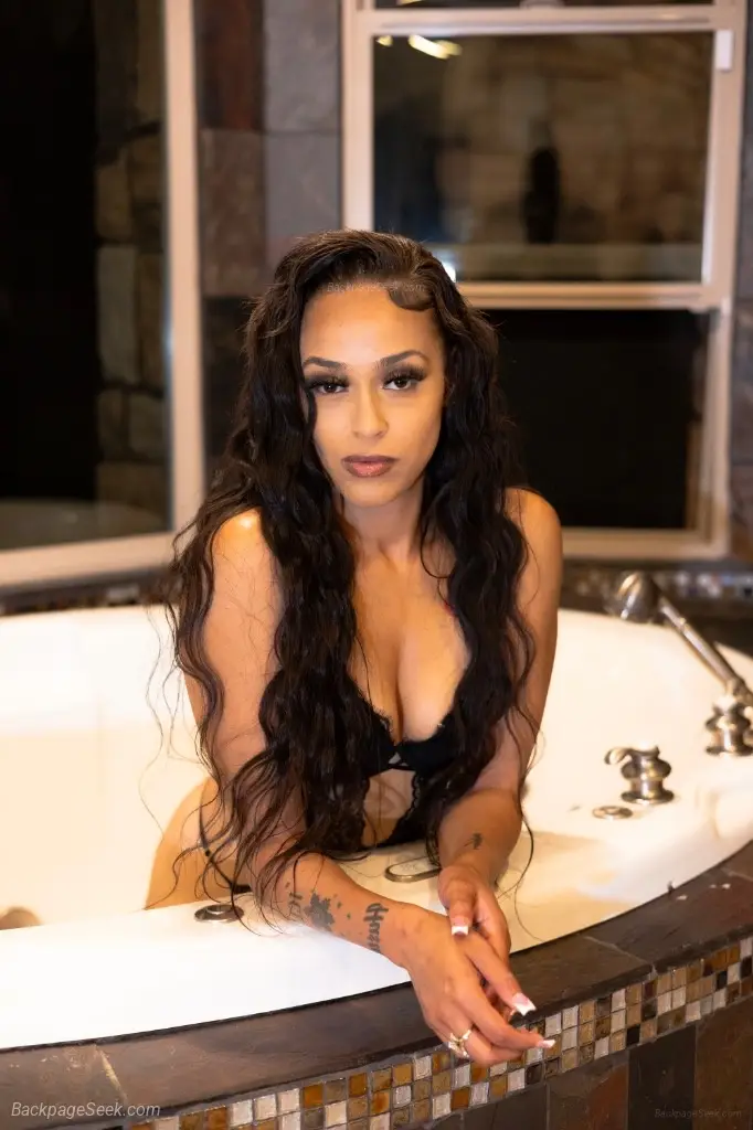 PRETTY PETITE WORTH EVERY DOLLAR in Portland – Women Seeking Men photo 2