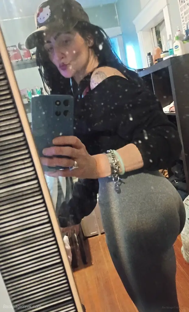 Well Hello There in Providence – Women Seeking Men photo 3