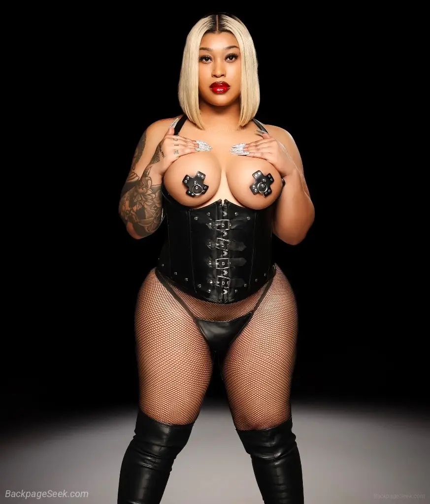 BUSTY & HUNG TS AVAILABLE LIMITED TIME4:38 PM