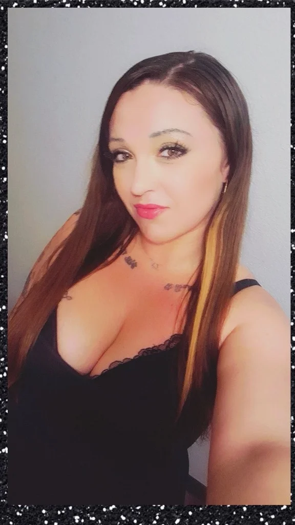 hey baby treat yourself to some of thebest pussy youve ever... in Reno – Women Seeking Men photo 4