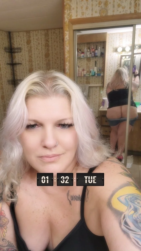 Its Fucking Friday IM A GOOD FUCKING TIME Who is horny and w... in Reno – Women Seeking Men photo 3