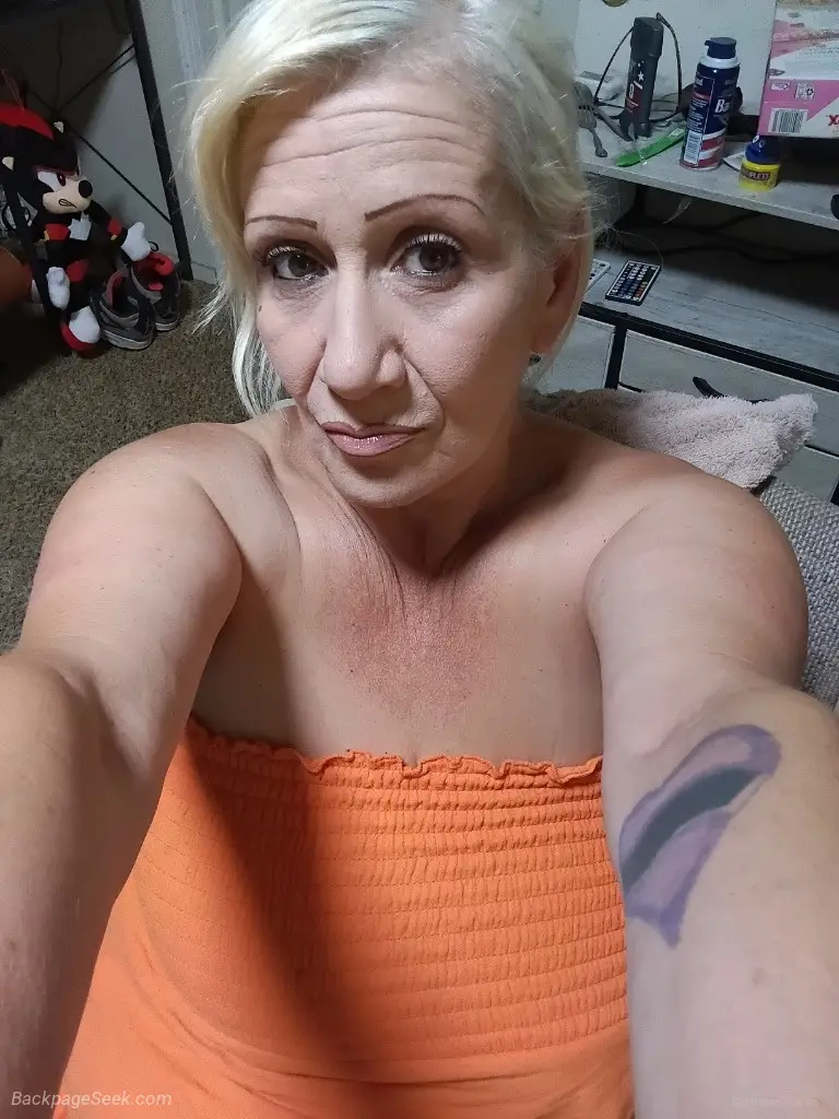 Tightest lil pussy in the biggest lil city in Reno – Women Seeking Men photo 3