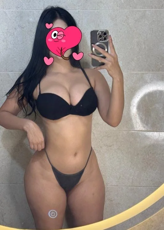 Colombian goddess, newly arrived in this young city, ready to fulfill all