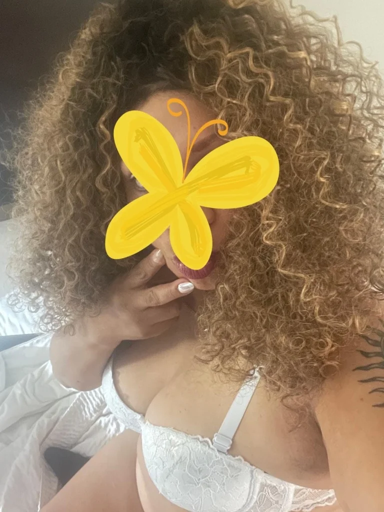 LATIN GIRL GOLOZA CALIENTE 24/ 7