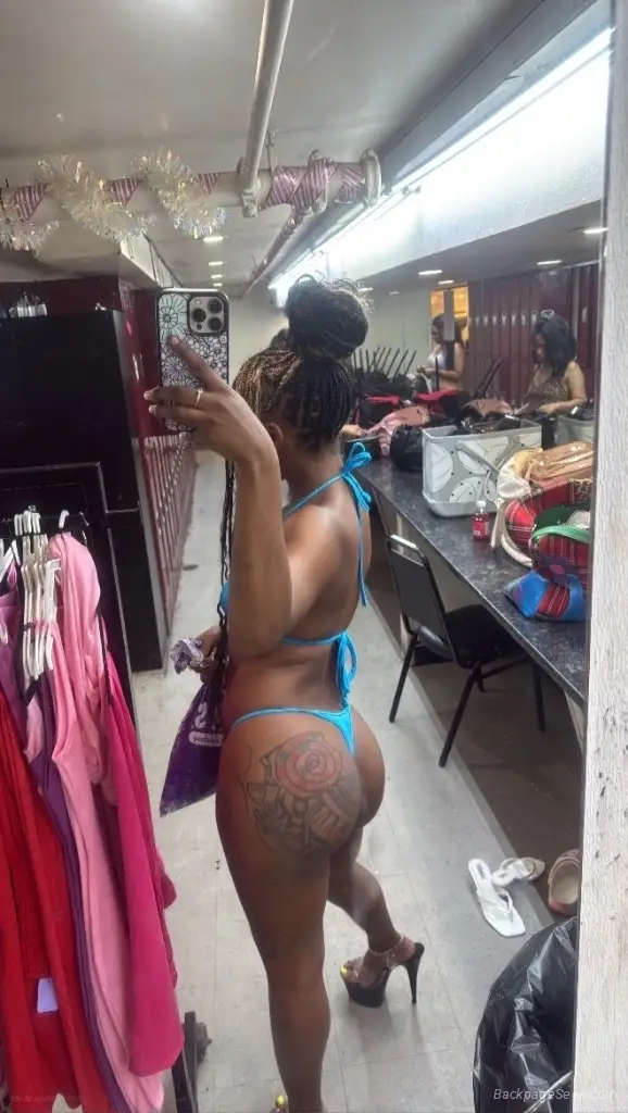 5'2 Petite Freak Hazeleyed WATERPARK German in Richmond – Women Seeking Men photo 6