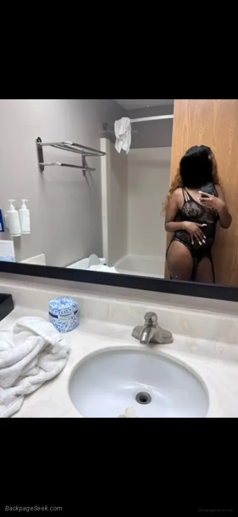 Shimmer 80 Qs til 12am Outcalls onlyim outside to play outca... in Rochester – Women Seeking Men photo 3
