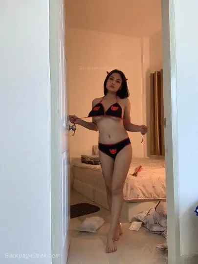 Your Busty Thai Goddess Sienna