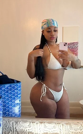 sweet and petite your favorite chocolate playmate Deposit Re... in Rockford – Women Seeking Men photo 2