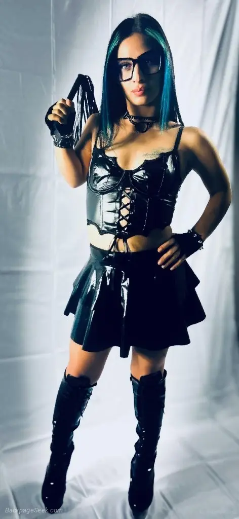 outcall only 45 Petite Luxury spinner sarah in Rockford – Women Seeking Men photo 2