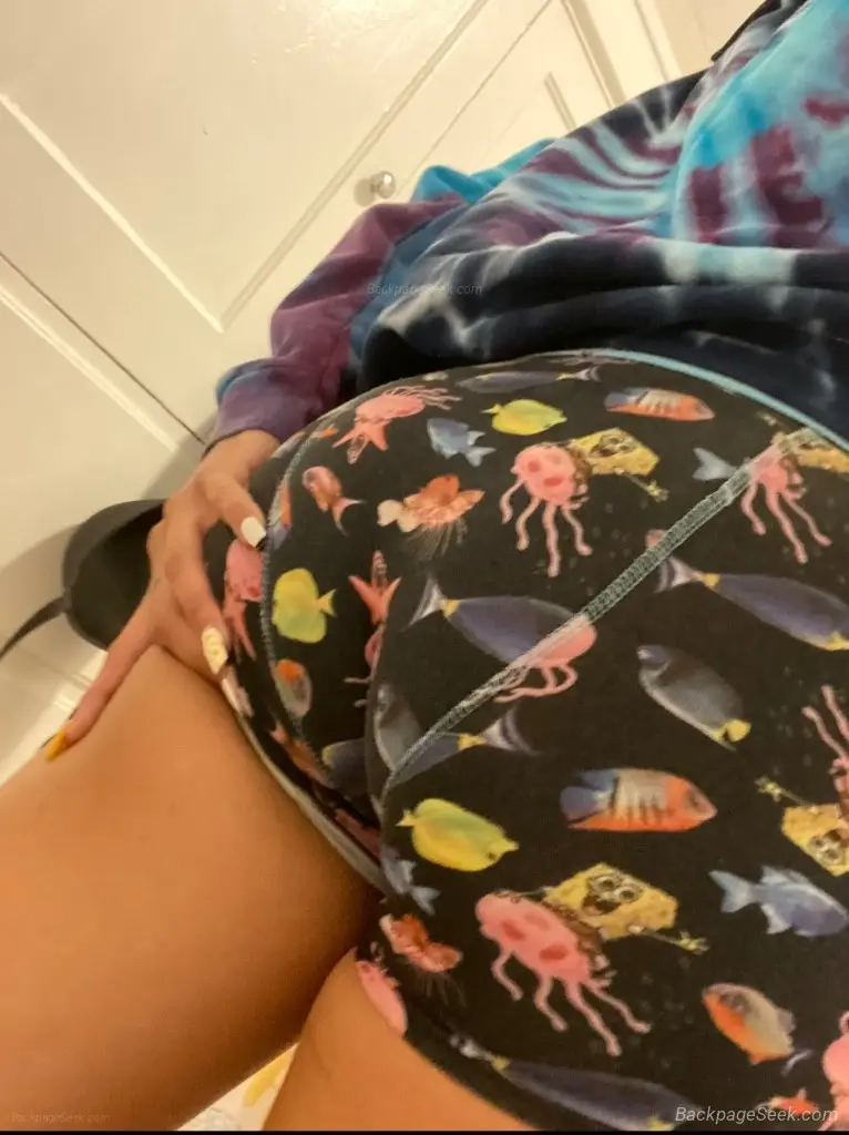 skinny pretty petite light skin in Rockford – Women Seeking Men photo 3