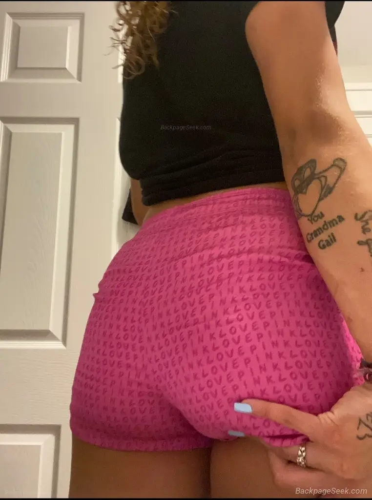 skinny pretty petite light skin in Rockford – Women Seeking Men photo 4