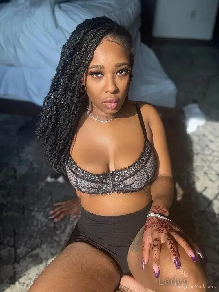 Sexy Brown Sugar Babe Slim with natural charmINCALL OUT CALL... in Rockford – Women Seeking Men photo 5