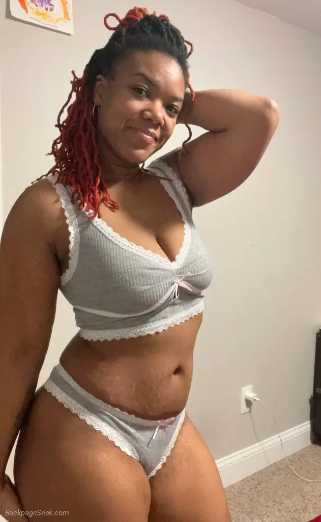 Sexy Horny Independent Girl Juicy Tits And Clean Pussyy Don't MIss