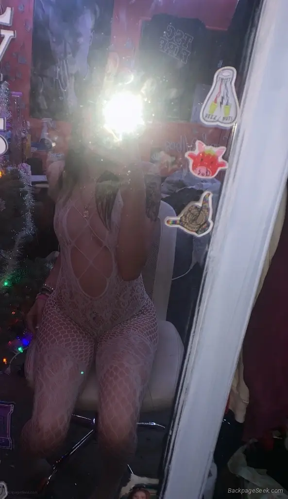 NEW PETIT YOUNG THANG AVAILABLE for OUTCALLS NOW NEAR YOU
