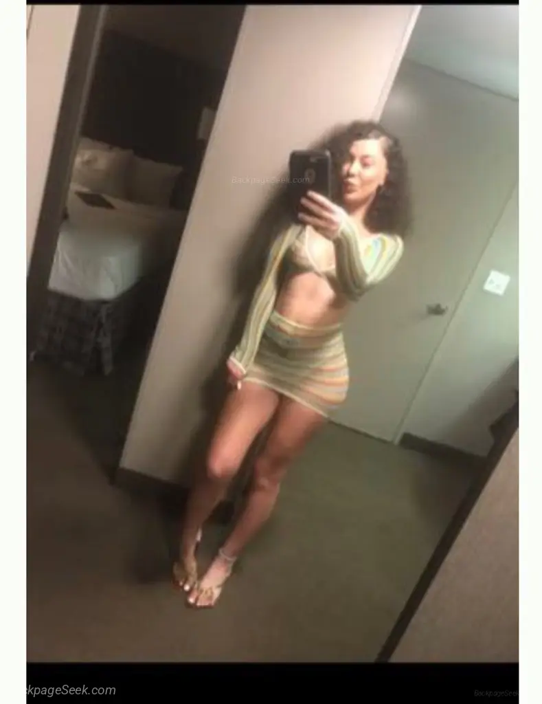 curly hair cutie in Sacramento – Women Seeking Men photo 5