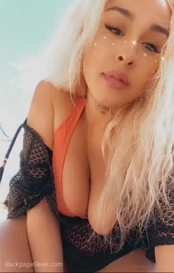 Gorgeous Curvy Bombshell