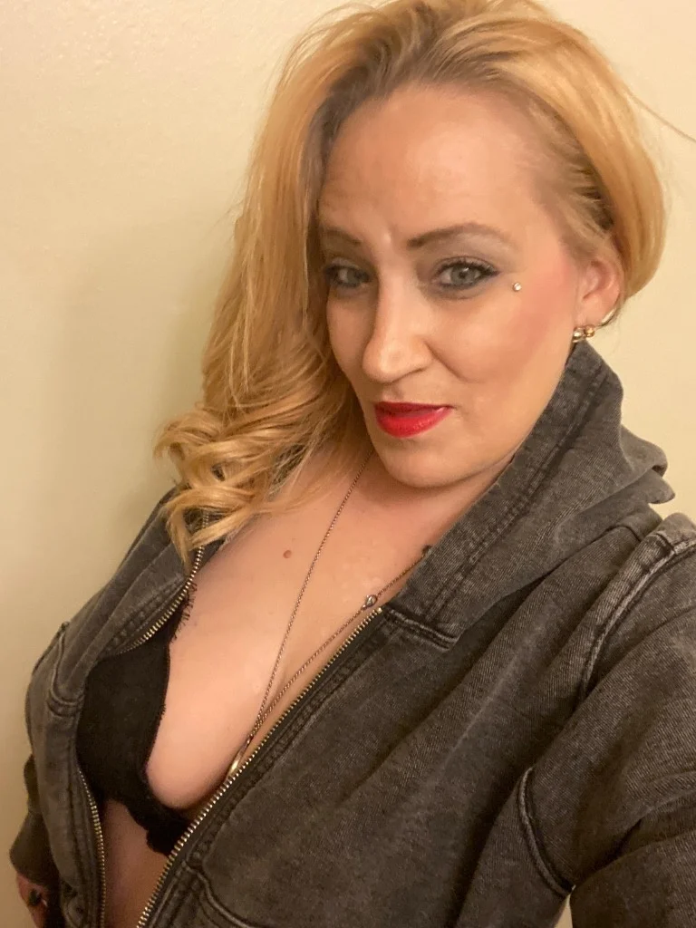 Let your body be my wonderland :OUTCALL OR CAR DATES