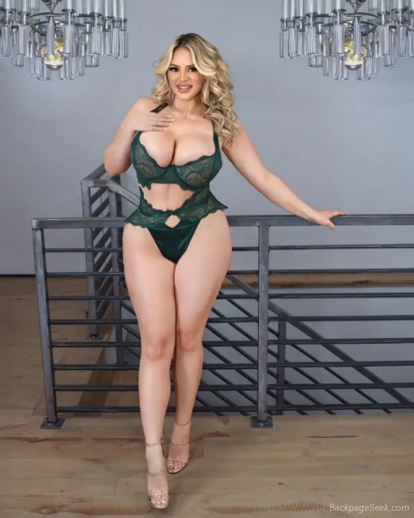 FRIENDLY DOWN TO EARTH ! Super Hot Blonde