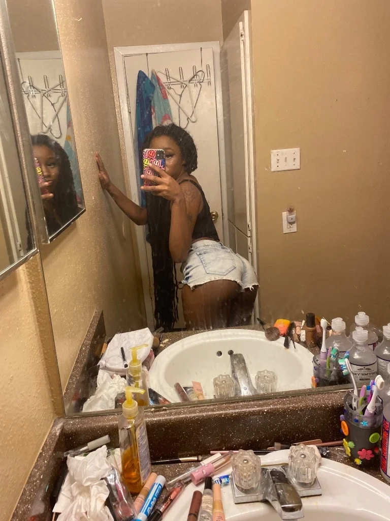Slutty sexy petite jamacain ready for fun