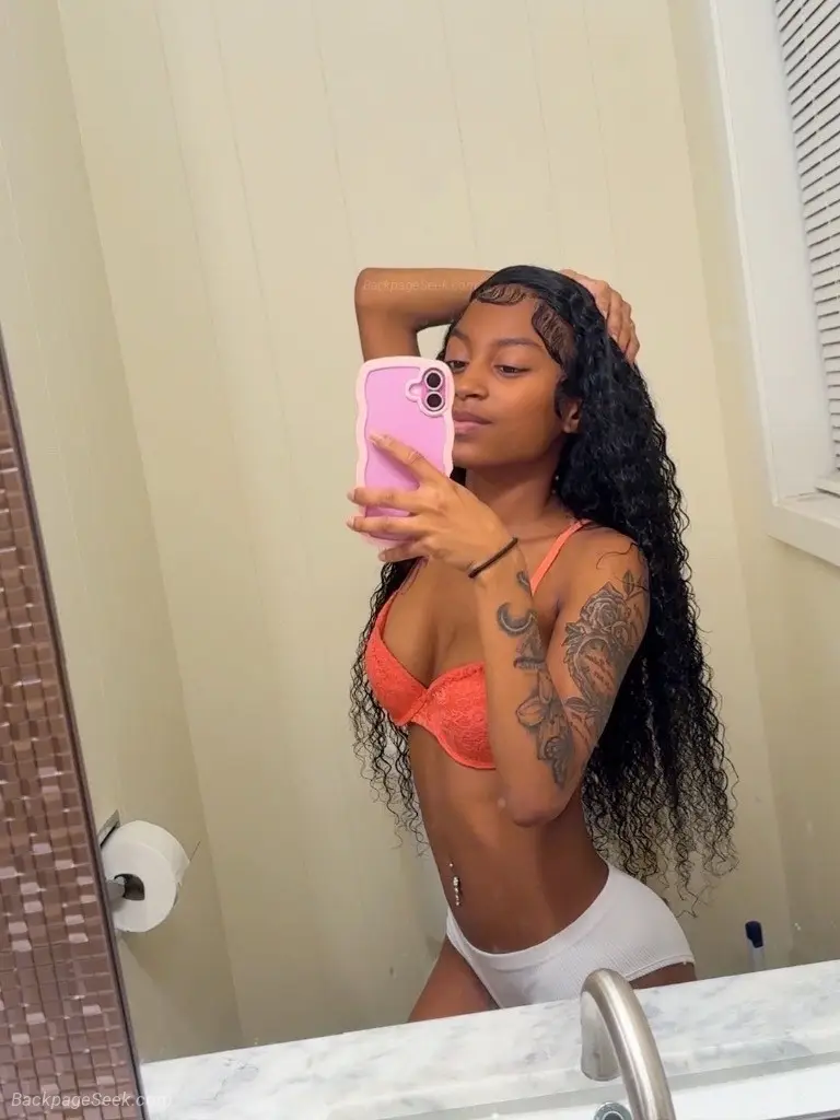 Young, beautiful woman open to new connections WHATSAPP 213-4 58-4523
