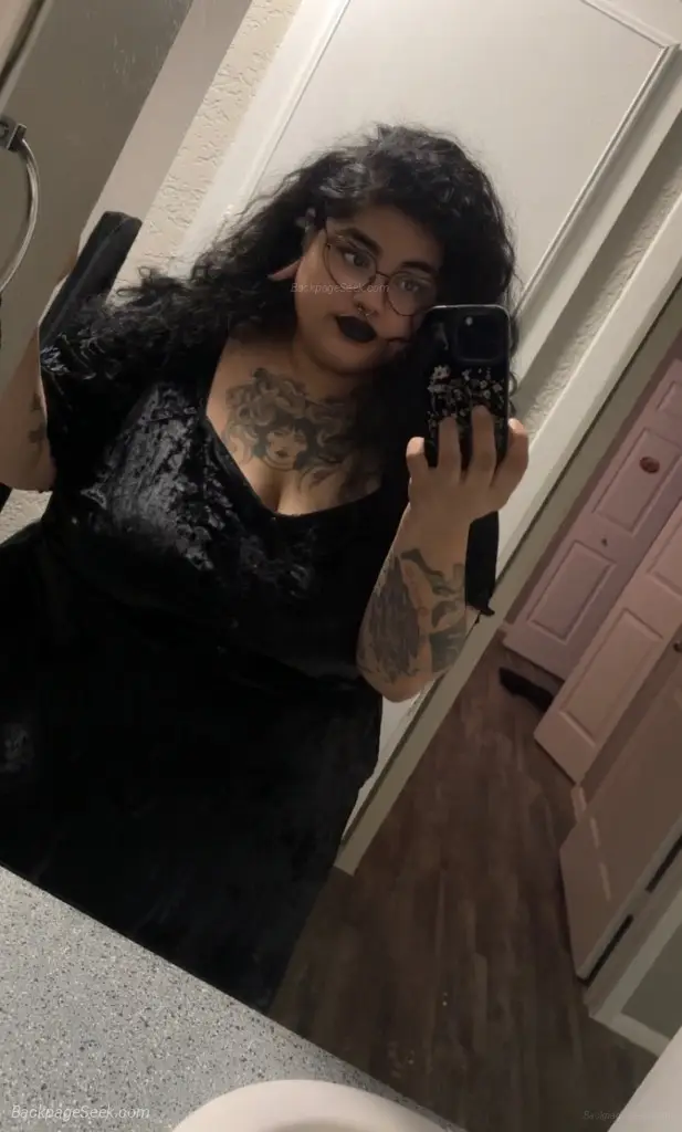 Gothic Slut in San Antonio – Women Seeking Men photo 2