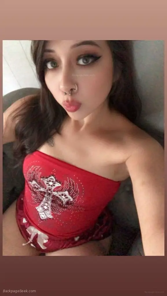TOSS ME BACK FORTH WITH MY BOYFRIEND PLEASE I WANT 2 DICKS P... in San Antonio – Women Seeking Men photo 2