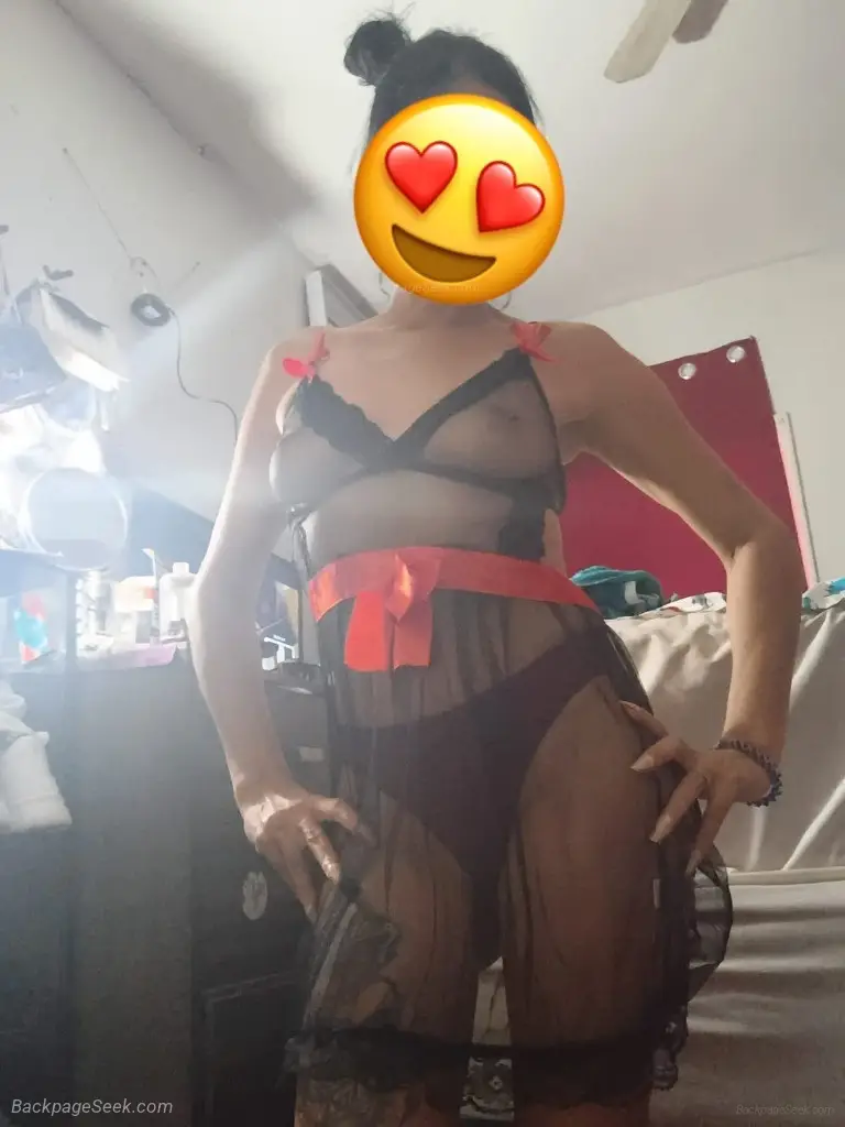 Latina joven y coqueta con lindo cuerpo fotos reales