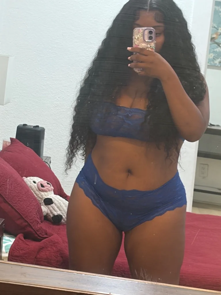 WetDream LOOKIN TO HAVE SOME FUN 24/7