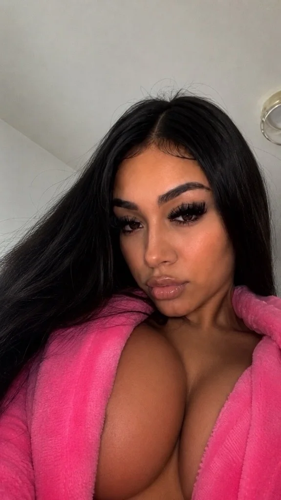 HORNEY LATINA DD CUM WATCH ME